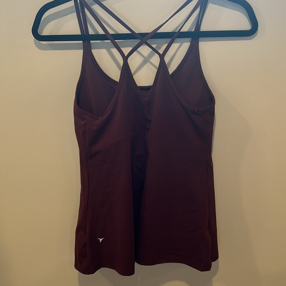 Burgundy tank - Picture 2 of 2